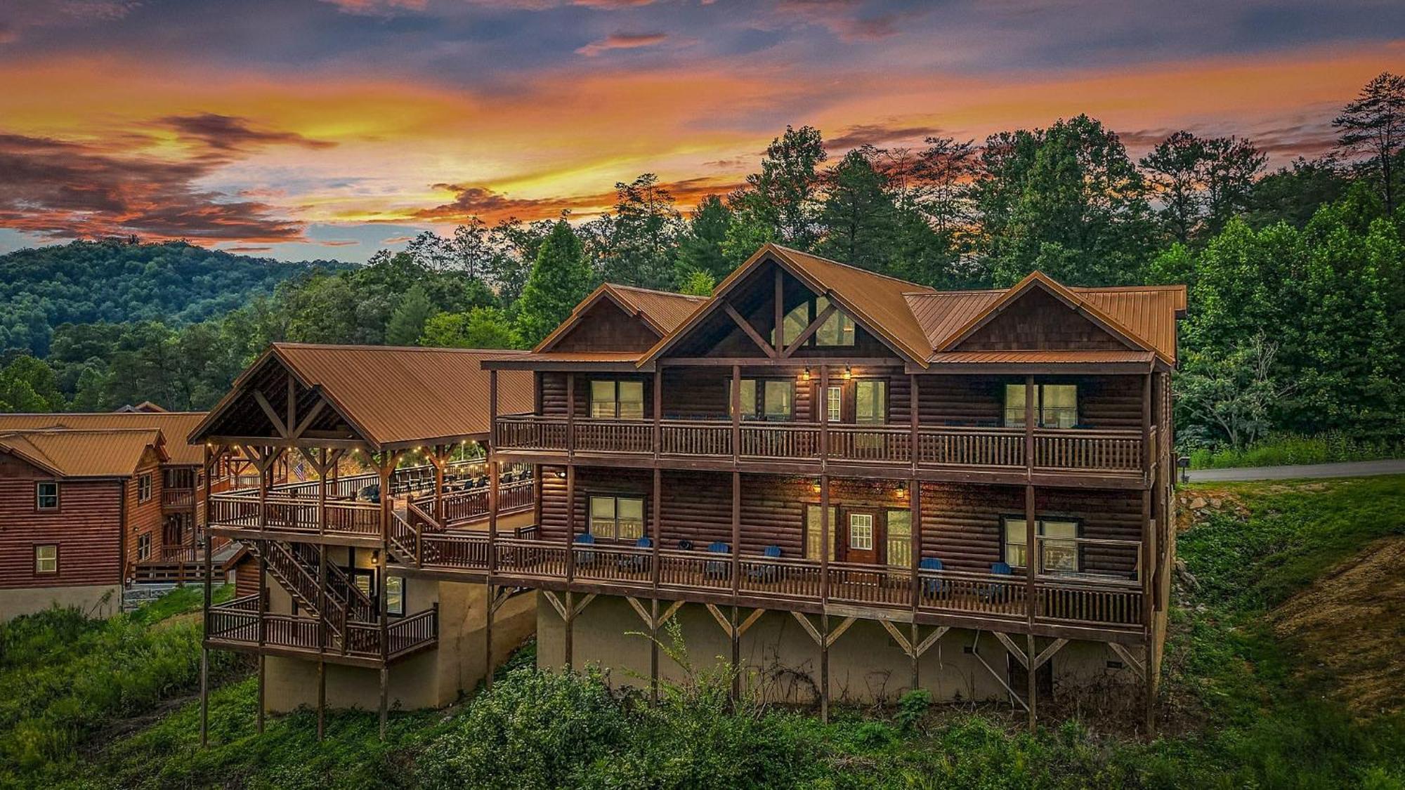 Smokey'S Paradise By Avantstay Sleeps 22 Pool Sevierville Eksteriør billede